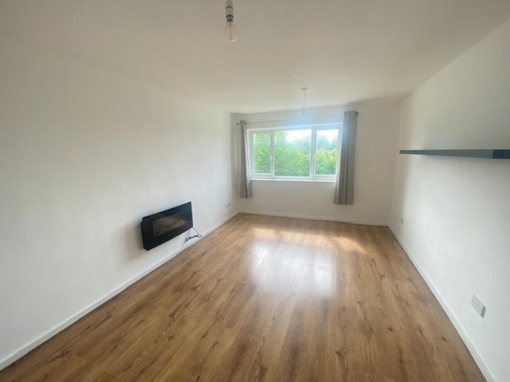 Anton Drive, Walmley, Sutton Coldfield 2 bed apartment £850 pcm (£196 pw)