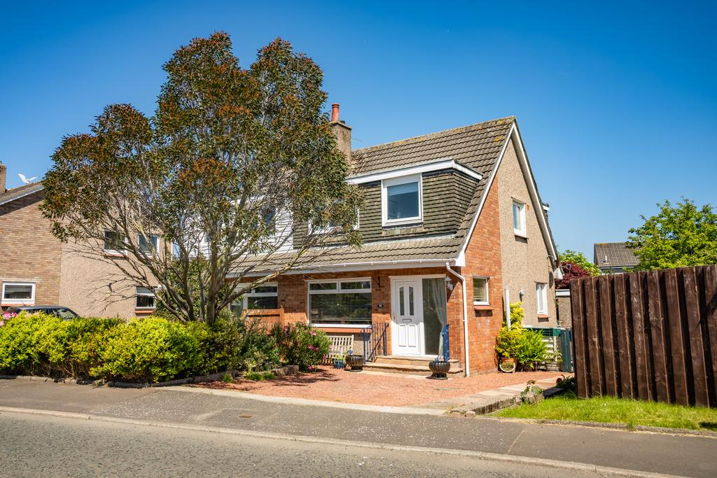 Deveron Road, Troon KA10 3 bed semidetached house for sale £172,000