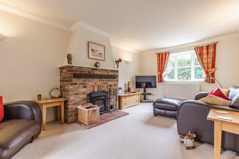 3 bedroom cottage for sale, 10 Harefields, Docking