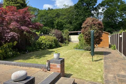 107 Henhurst Hill, Burton-on-trent, DE13 9SZ