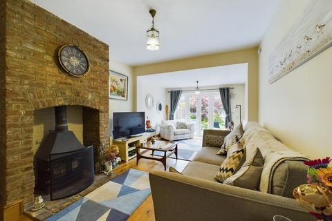 107 Henhurst Hill, Burton-on-trent, DE13 9SZ