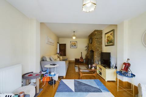 107 Henhurst Hill, Burton-on-trent, DE13 9SZ