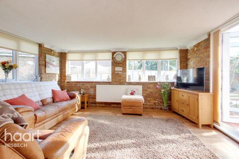 2 bedroom bungalow for sale - Pear Tree Crescent, Leverington