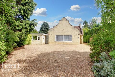 3 bedroom detached bungalow for sale - The Chase, Wisbech