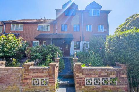 3 bedroom townhouse for sale - Gadwall Way, West Thamesmead
