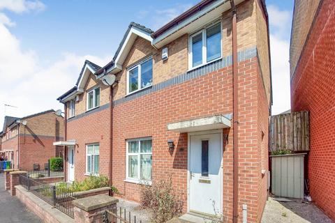 3 bedroom end of terrace house to rent, Bangor Street, Hulme, Manchester, M15