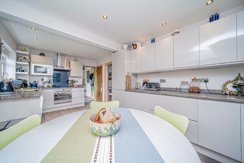 12 Highfield Close, Semington, Trowbridge, BA14 6JZ