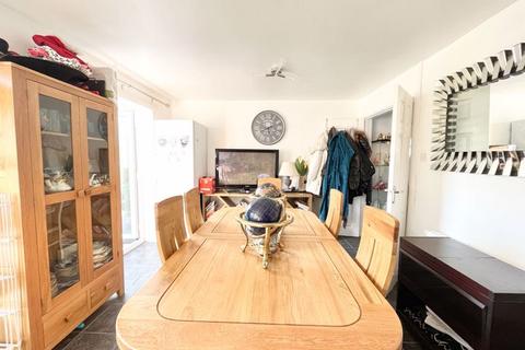 31 Druids Green, Cowbridge, CF71 7BP