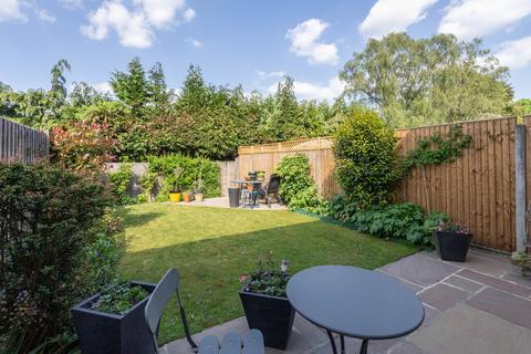 5 Chester Close, Dorking, RH4 1PP