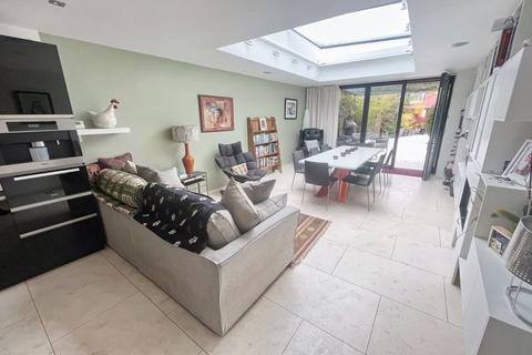 4 bedroom end of terrace house for sale, 6 Westgate, Cowbridge, The Vale of Glamorgan CF71 7AR
