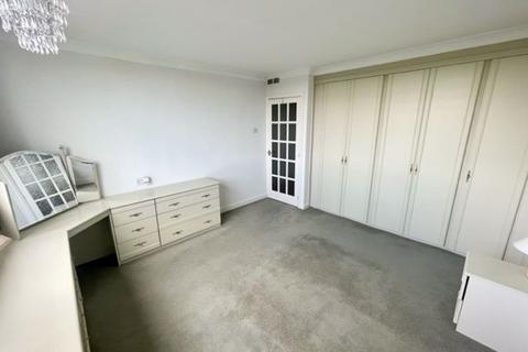 9, Eastwood Court Albert Promenade, Halifax, HX3 0HP