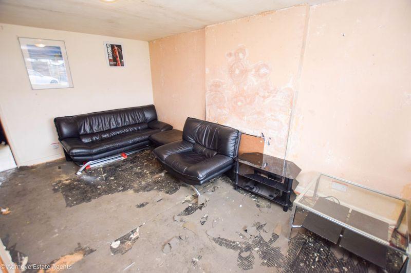 Daresbury Avenue, Altrincham, WA15 8JD 3 bed semidetached house for