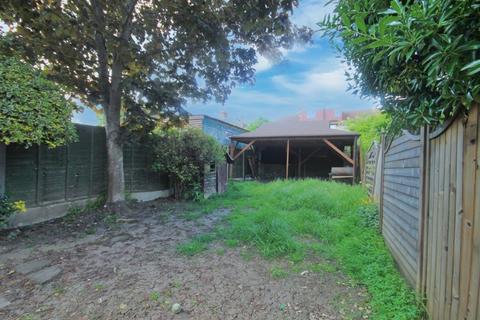 136 Wadham Gardens, Greenford, UB6 0BT