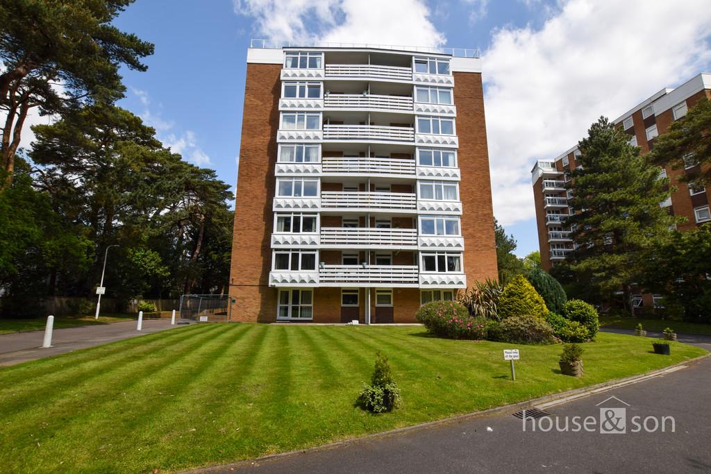 Roslin Hall, 6 Manor Road, East Cliff, Bournemouth, BH1 3 bed apartment