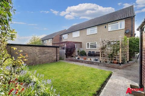 2 bedroom maisonette for sale - Marlborough Gardens, Upminster