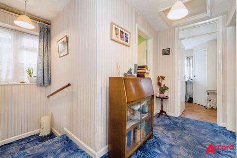 2 bedroom maisonette for sale - Marlborough Gardens, Upminster