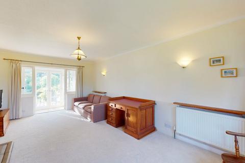 4 bedroom semi-detached house for sale - Harrowby Road, West Park, Leeds, West Yorkshire