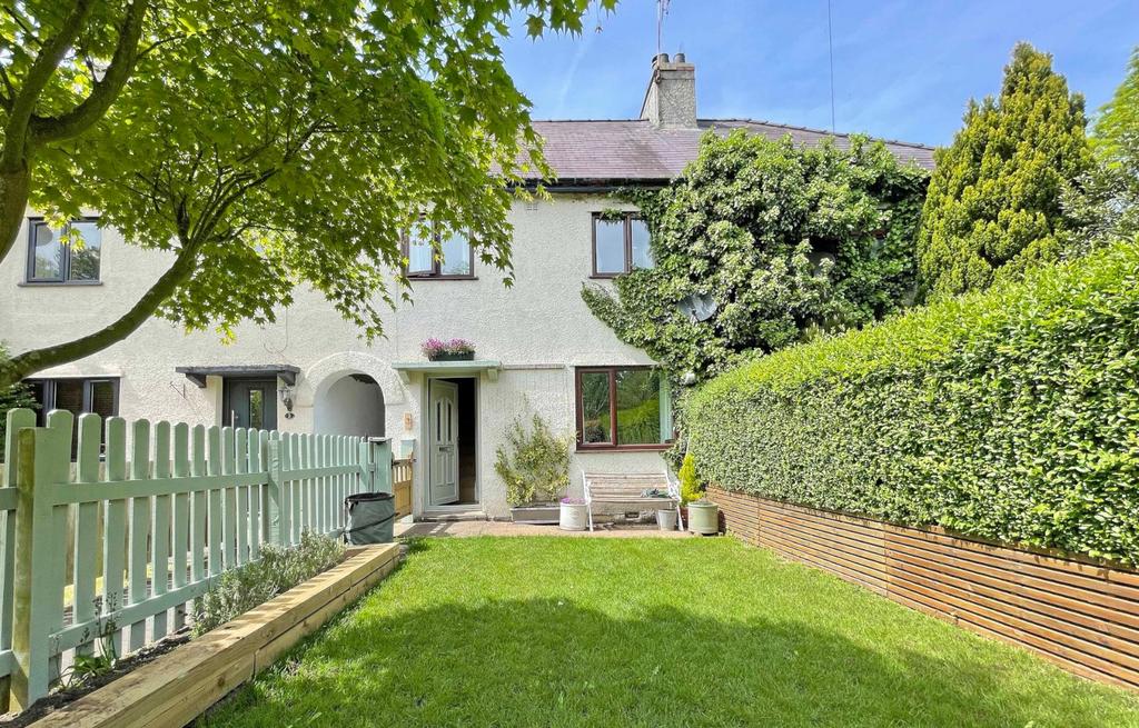 Llandwrog, Caernarfon, Gwynedd, LL54 3 bed terraced house for sale £