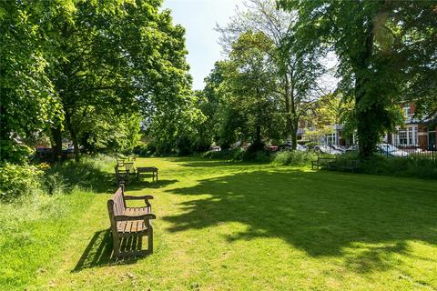31 Lawn Crescent, Richmond, TW9 3NS