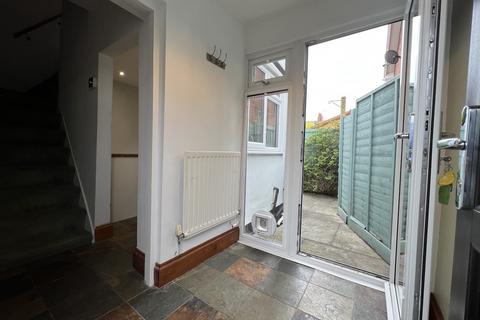 2 bedroom end of terrace house to rent, STOURBRIDGE - Brook Street