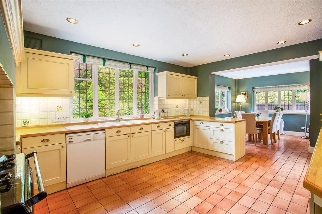 Kitchen/Dining Area