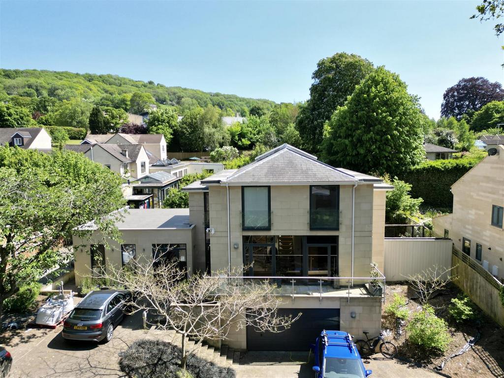 Warminster Road, Bath 4 bed detached house £3,995 pcm (£922 pw)