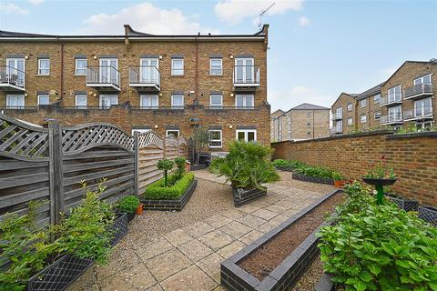 1 Schooner Close, London, E14 3GG