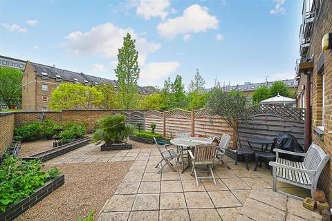 1 Schooner Close, London, E14 3GG