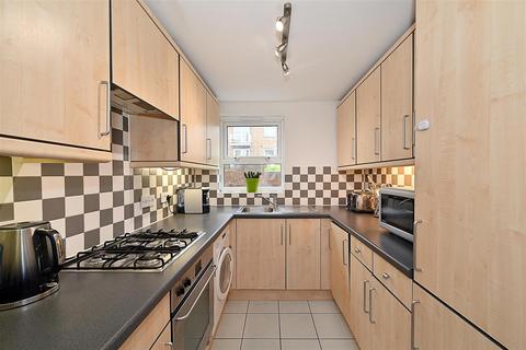 1 Schooner Close, London, E14 3GG