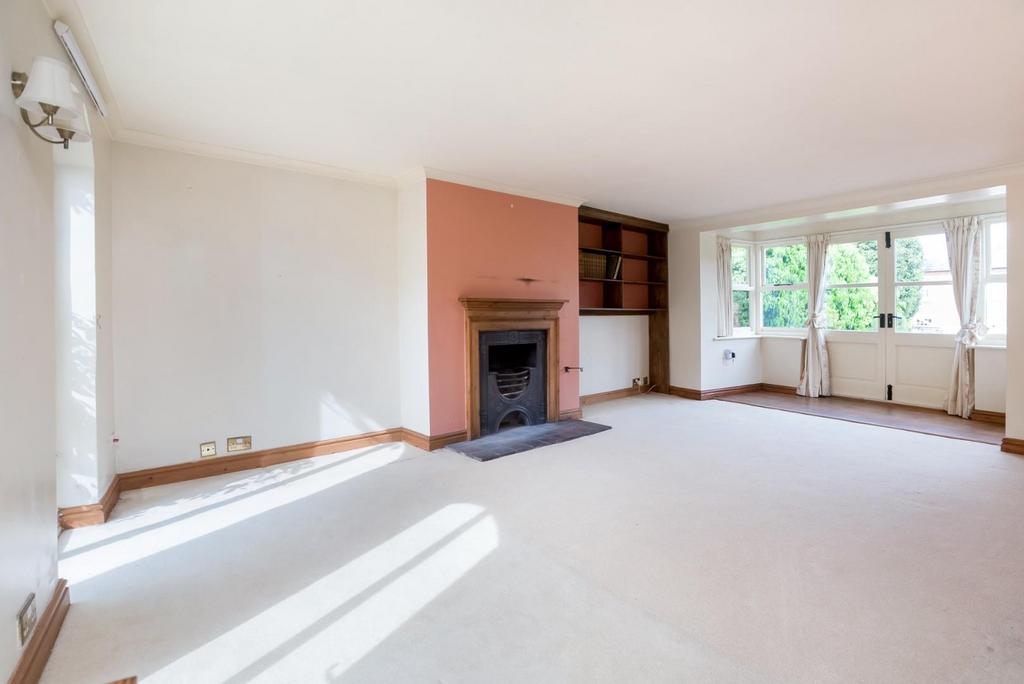 Ferry Lane, Alveston, StratforduponAvon 4 bed detached house for sale £740,000