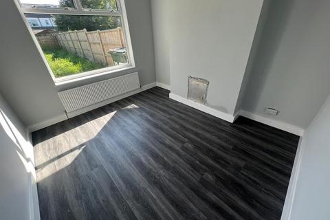 3 bedroom terraced house to rent - Denbigh Road, Coundon, Coventry, CV6 1GA