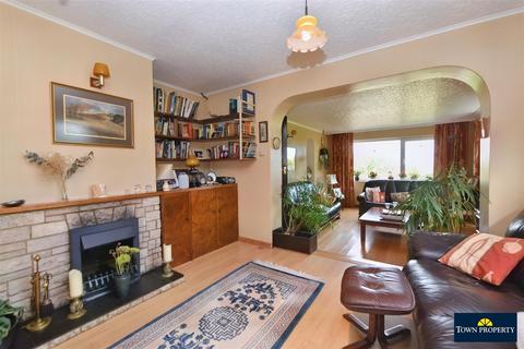 15 Burrow Down, Eastbourne, BN20 8ST
