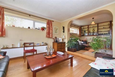 15 Burrow Down, Eastbourne, BN20 8ST