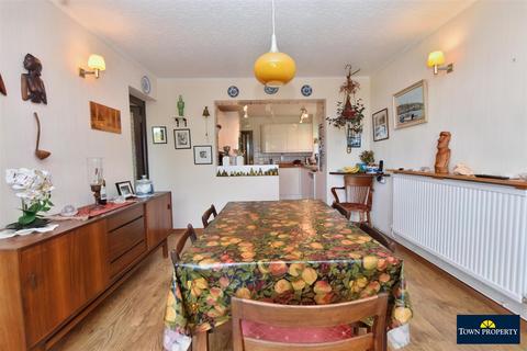 15 Burrow Down, Eastbourne, BN20 8ST