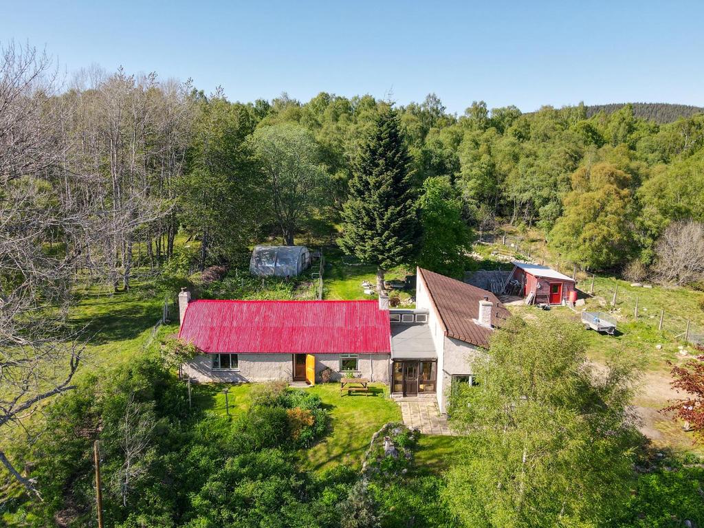 Carrbridge 4 bed detached house for sale £395,000