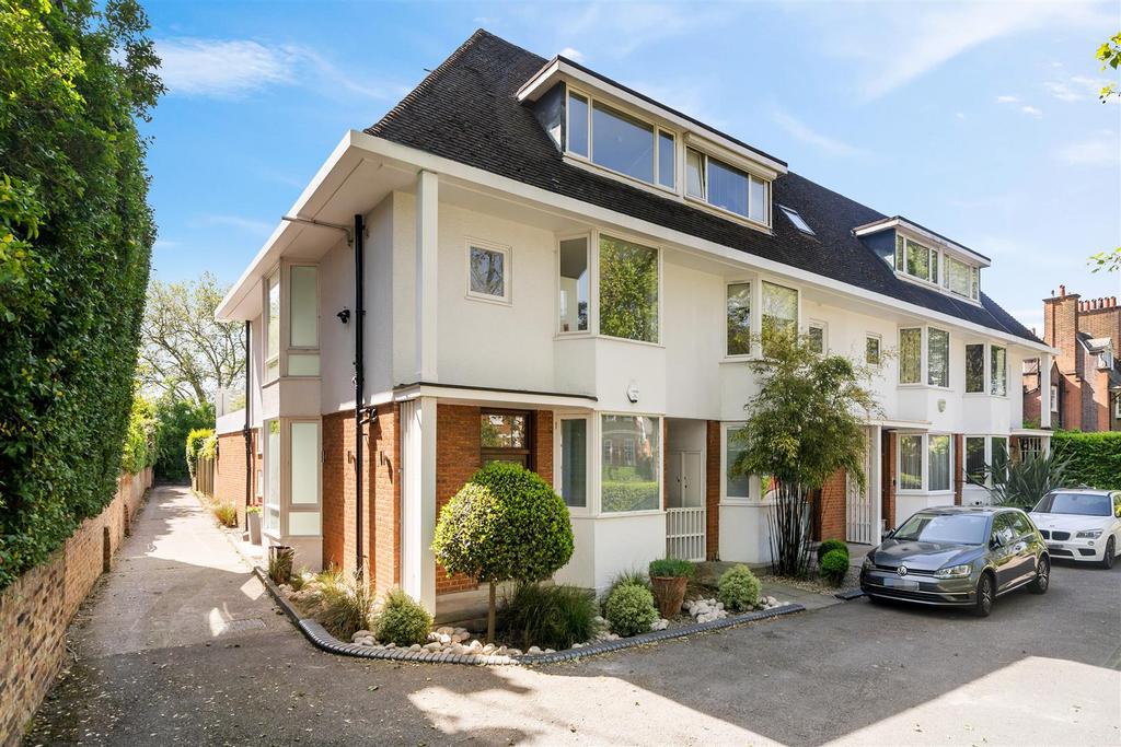 Elsworthy Road, Primrose Hill, NW3 4 bed house £19,998 pcm (£4,615 pw)