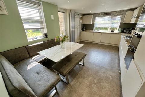 124 Manchester Road, Wilmslow, SK9 2JX
