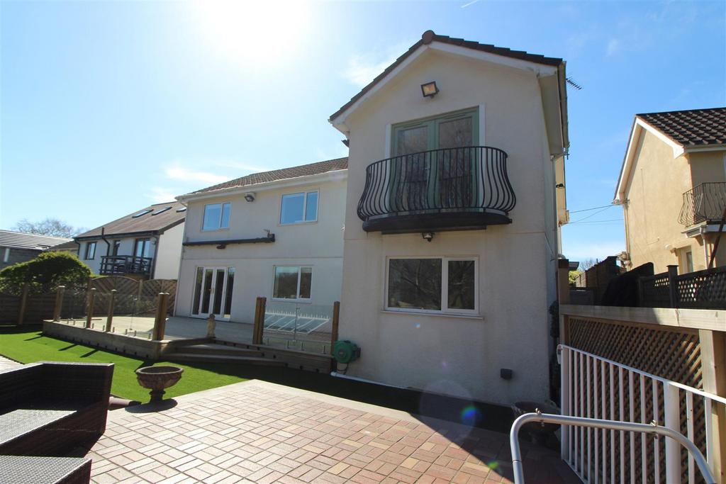 Sunnybank Road, Blackwood NP12 5 bed detached house for sale £500,000