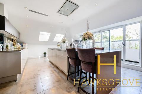 4 bedroom penthouse to rent, Cockfosters Road, Hadley Wood