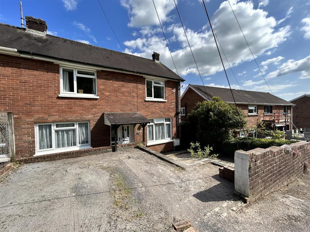 Ffordd Aneurin, Pontyberem, Llanelli 3 bed semidetached house for sale