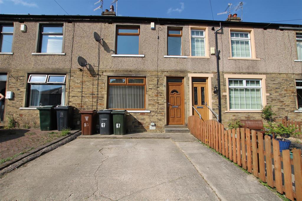 Carr Bottom Avenue, Bradford 3 bed townhouse £750 pcm (£173 pw)