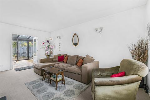 6 Foxdells, Birch Green, Hertford, SG14 2LS