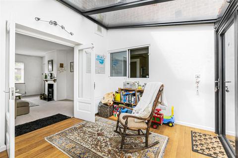 6 Foxdells, Birch Green, Hertford, SG14 2LS