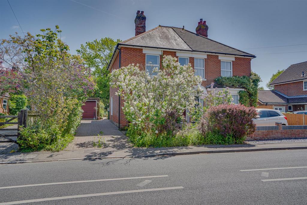 Abshot Road, Titchfield Common 3 bed semidetached house for sale £