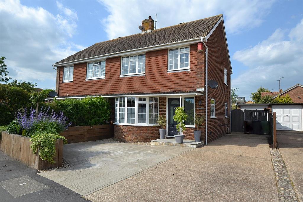 Western Road, Hailsham 3 bed semidetached house for sale £335,000