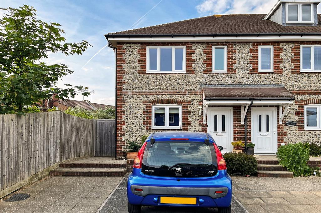 Beechlands Close, East Preston, West Sussex 2 bed end of terrace house