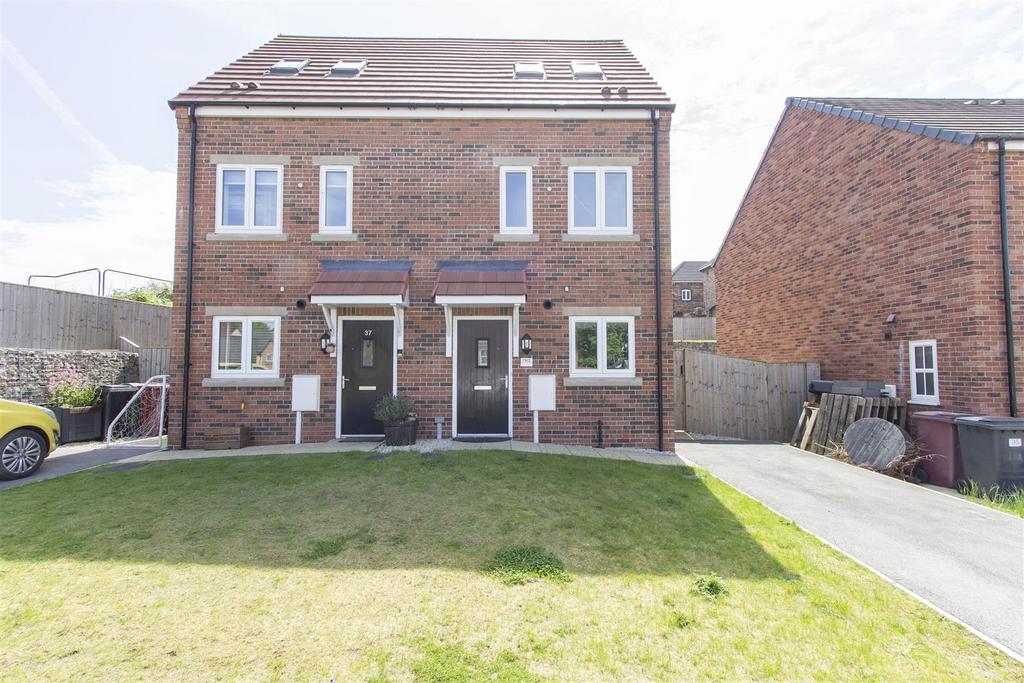 36 Pine Road, Barlborough, Chesterfield 3 bed semidetached house for