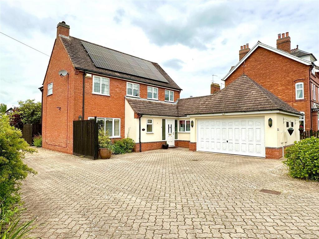 Evesham Road, Astwood Bank, Redditch 3 bed detached house for sale £