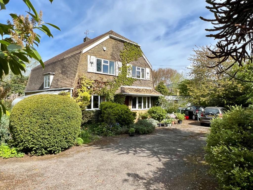 Rolfe Lane, New Romney, Kent 4 bed detached house for sale £650,000