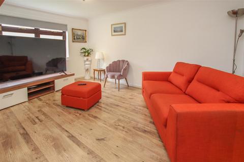 18 Oldfields, Warley, Brentwood, CM14 5EY